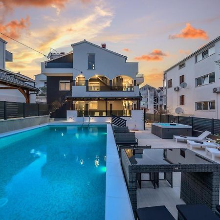 Villa Diamond โตรกีร์ ภายนอก รูปภาพ