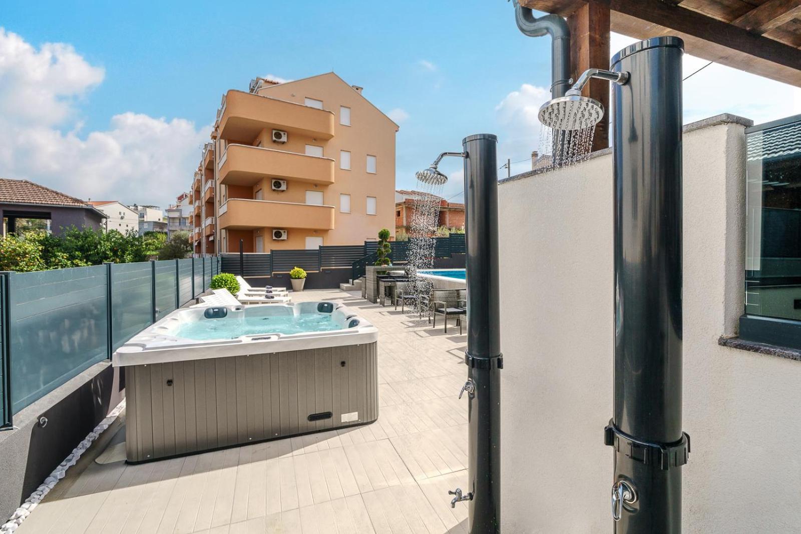 Villa Diamond โตรกีร์ ภายนอก รูปภาพ