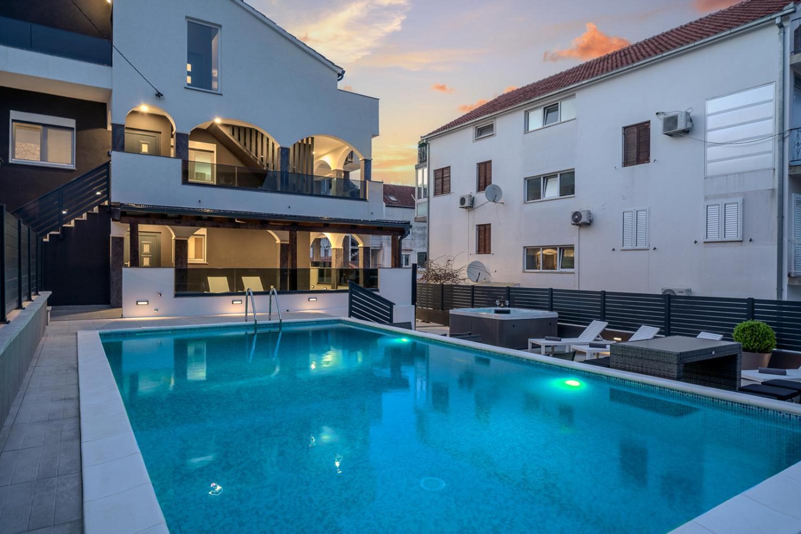 Villa Diamond โตรกีร์ ภายนอก รูปภาพ
